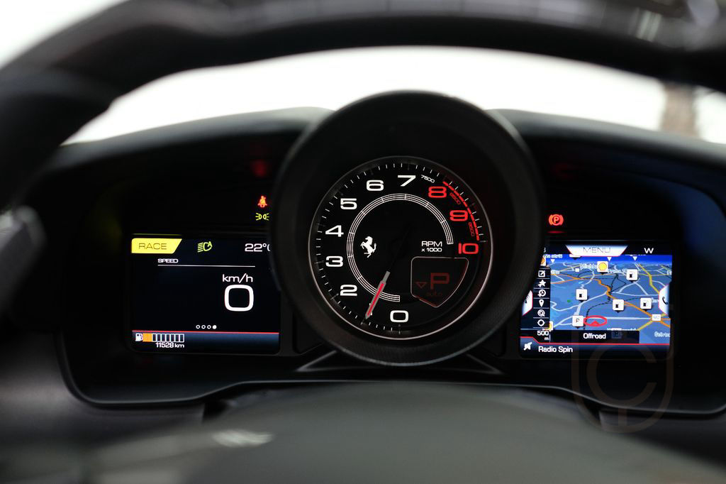 Ferrari F8 Spider/CARBON/LIFT/PASS.DISPL/RACINGSEATS/JBL