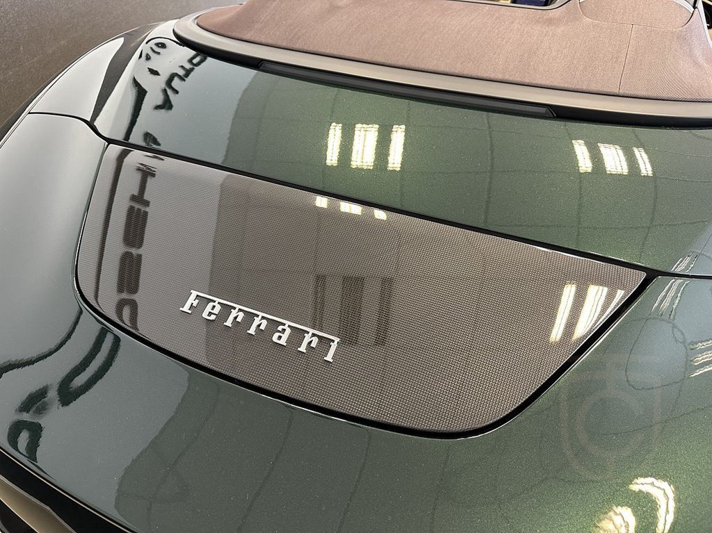 Ferrari Roma Spider Green/Beige Carbon 360° JBL