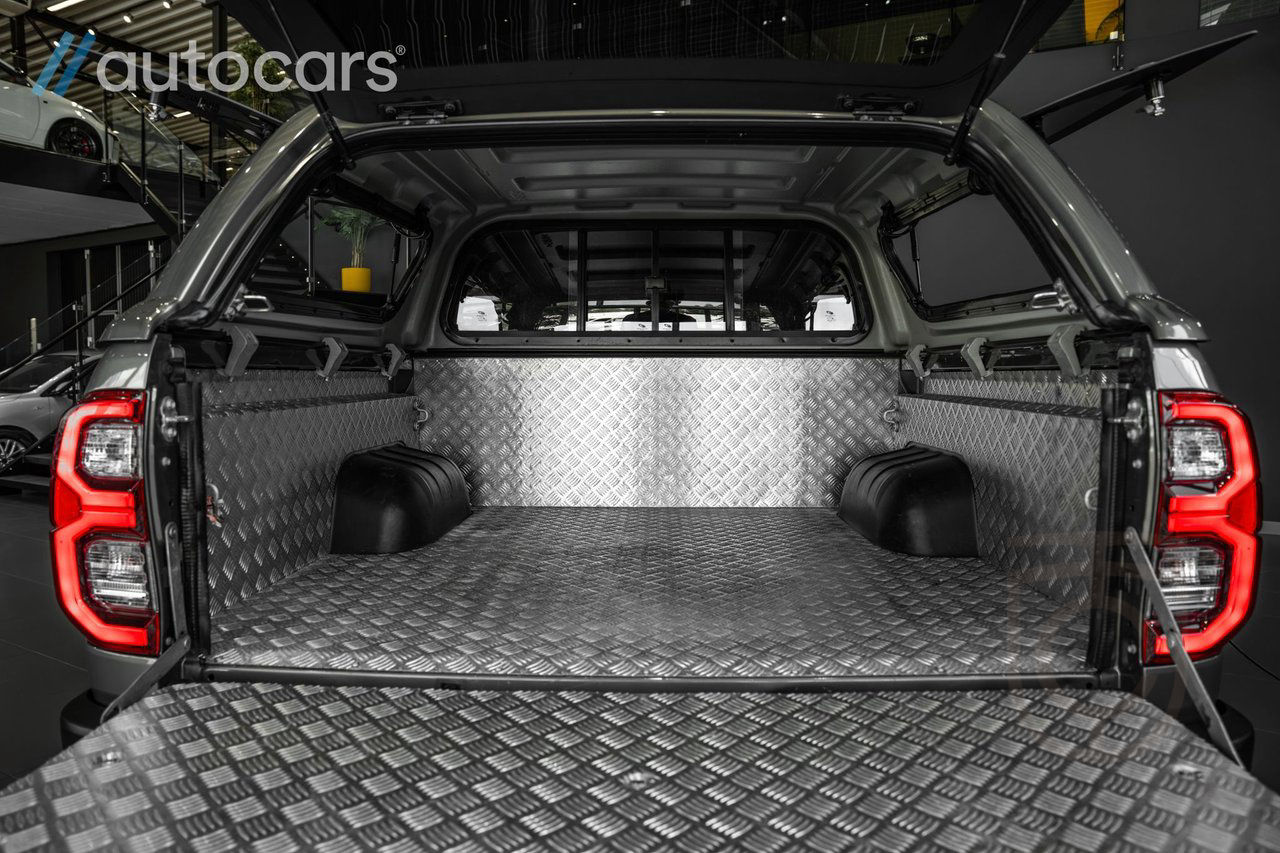 Toyota Hilux 2.8 4WD Invincible