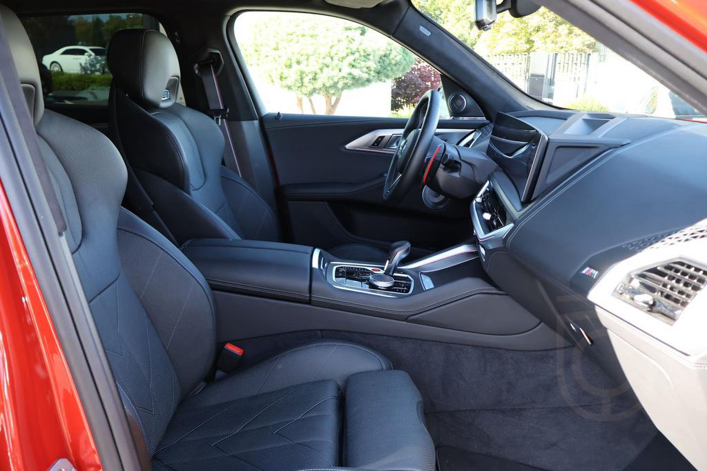 BMW XM "INDIVIDUAL" B&W-AHK-Massage-DriversP.-Iconic