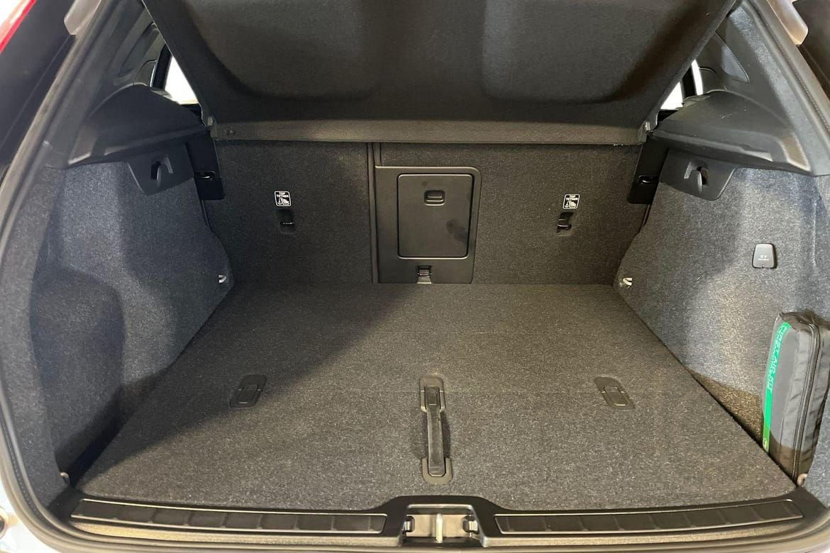 Volvo XC40 B4 FWD Bensin Plus Dark