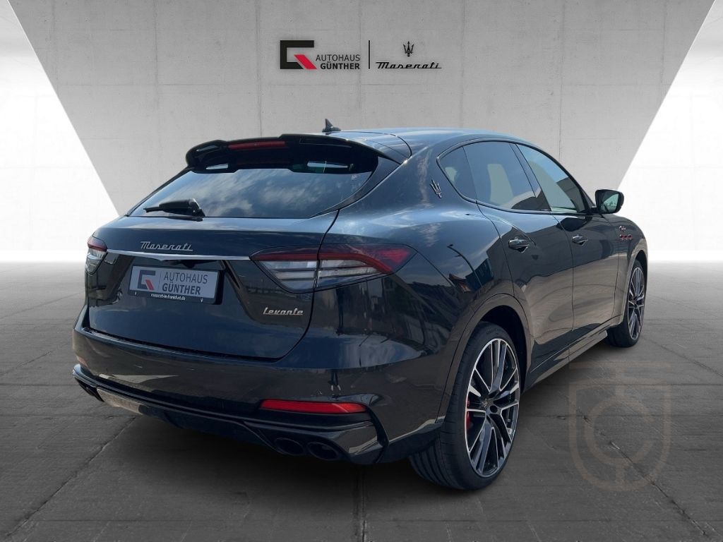 Maserati Levante TROFEO MY23 V8 580PS AWD Nero&Nero