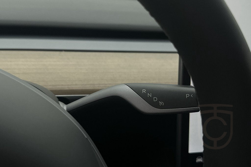 Tesla Model Y Standard Range RWD
