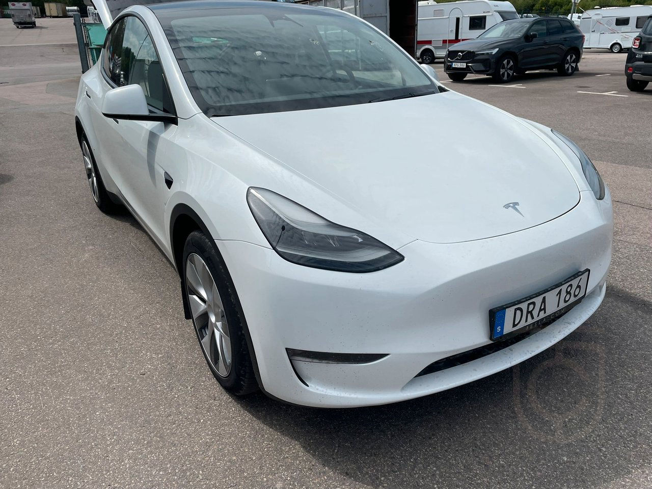 Tesla Model Y LONG RANGE AWD
