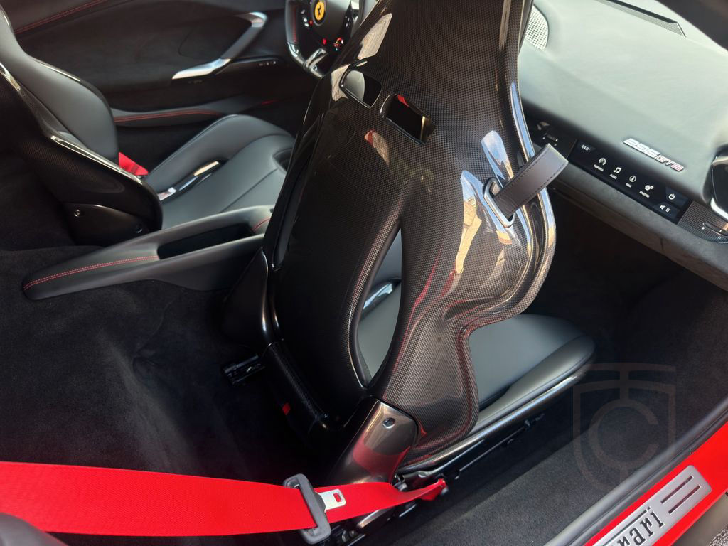 Ferrari 296 GTB *Lift* *Racing Sitze*