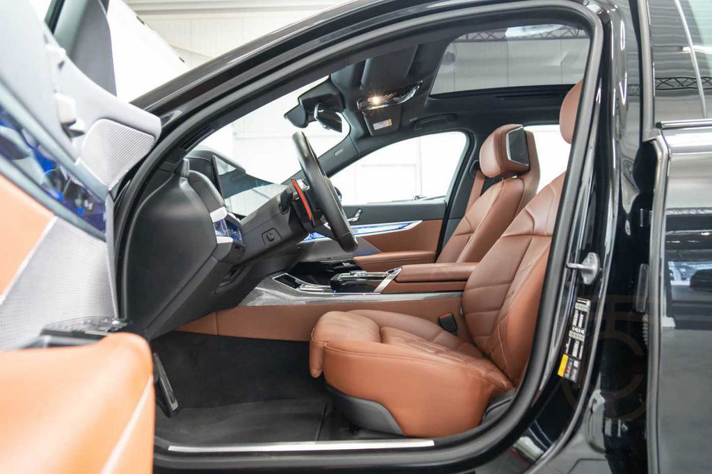 BMW M760 e xDrive M Sport Rear Seat Entertainment Ma