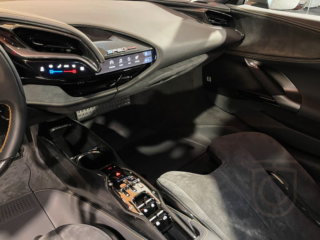 Ferrari SF90 SPIDER LIFT/CARBON/TAILORMADE/KEYVANY!