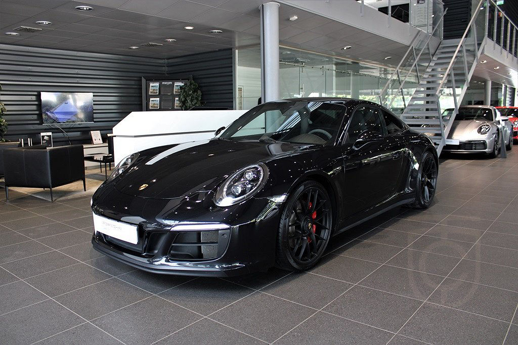 Porsche 911 991.2 Carrera 4 GTS