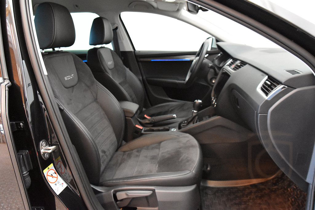 Skoda Octavia Scout 2.0 TDI 4x4 DSG Premium Nav Värmare Drag
