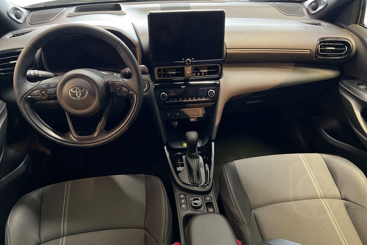 Toyota Yaris Cross Hybrid 130 AWD-i 1,5 PREMIERE EDITION PAN