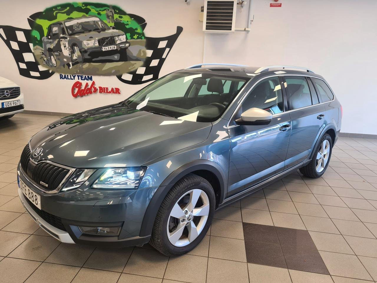 Skoda Octavia Scout 1.8 TSI 4x4 DSG Premium 1ägare 180hk
