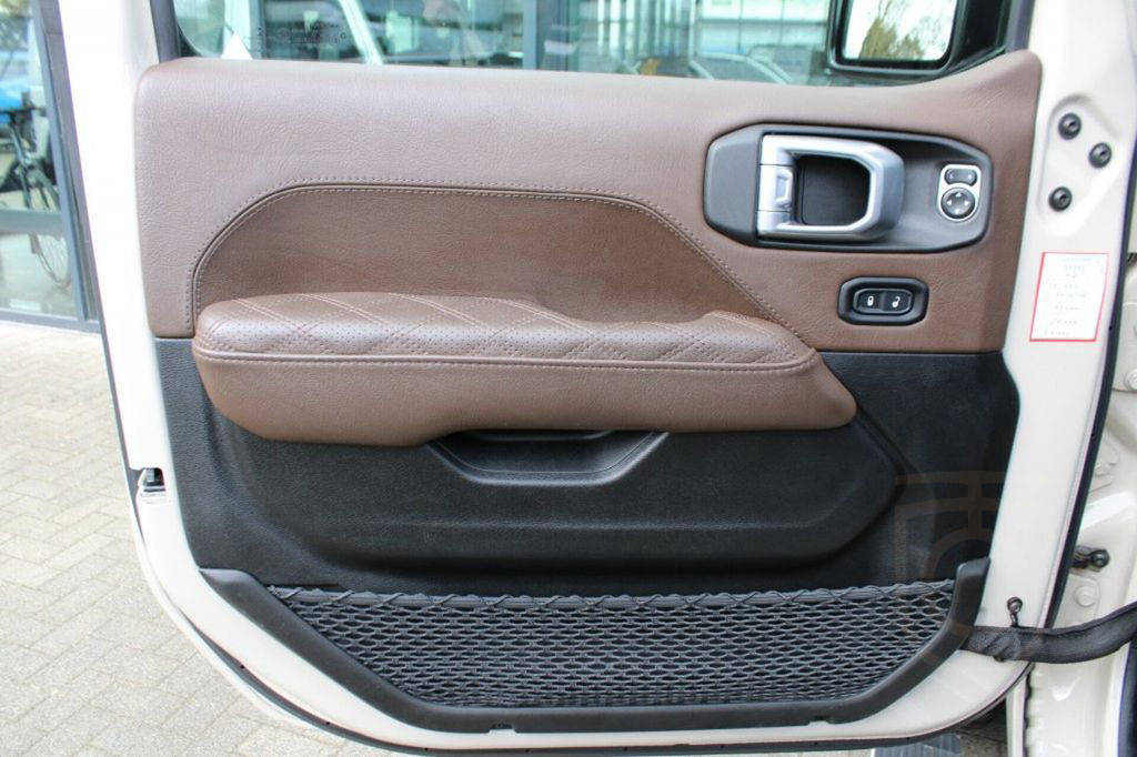 Jeep Wrangler BRUTE 4XE 380 PK SAHARA / Sky One Touch