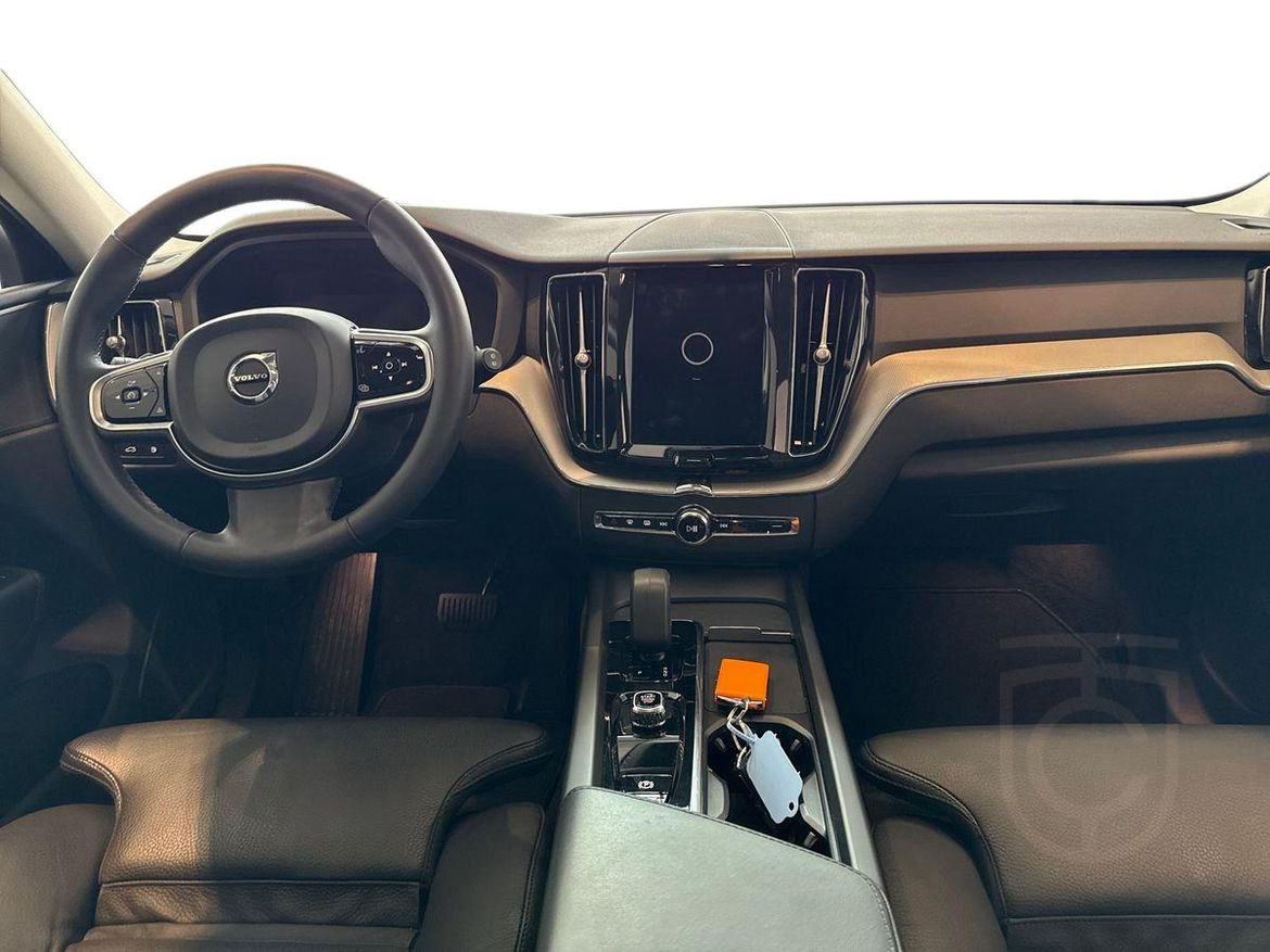 Volvo XC60 Recharge T6 Plus Dark Edition.