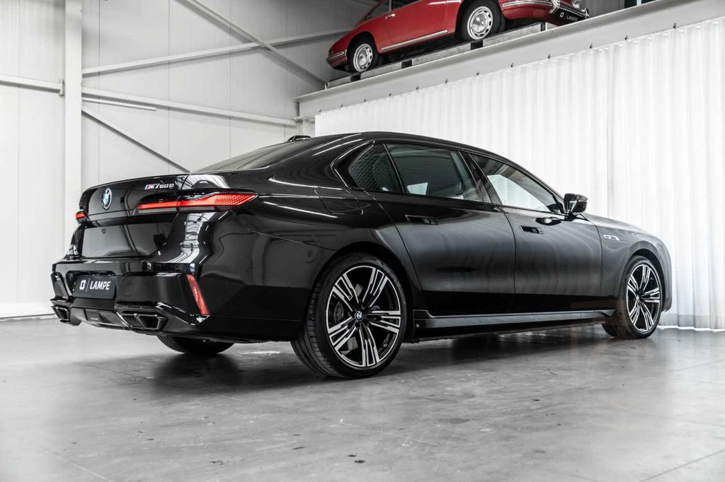 BMW M760 e xDrive M Sport Rear Seat Entertainment Ma