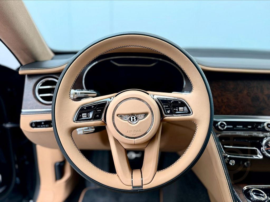 Bentley Flying Spur Azure V8