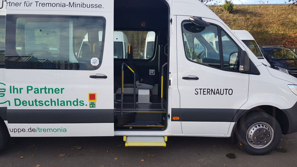 Mercedes-Benz Tremonia Transfer 45 Schulbus Minibus 22 Sitze +