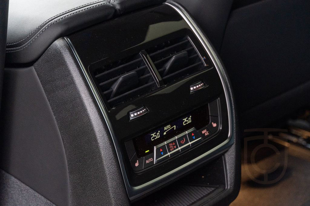 BMW XM 50e DR.ASS.PRO..MASSAGE.SOFTCL.360°.H/K.AHK