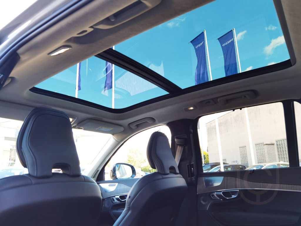 Volvo XC 90 Ultimate Dark Recharge Plug-In Hybrid AWD