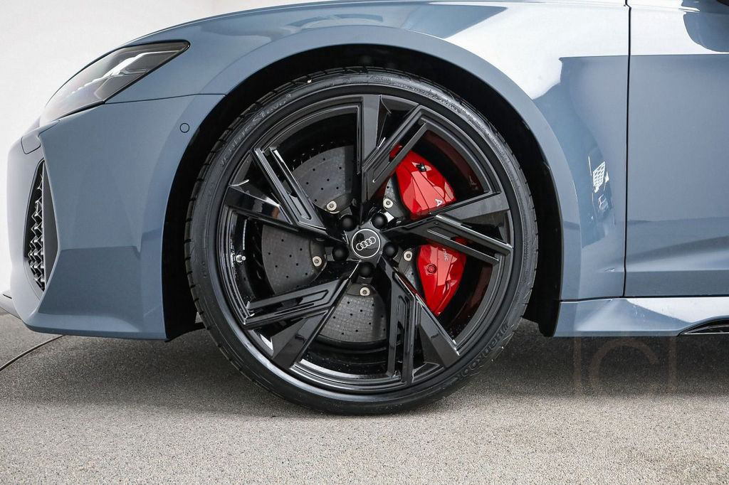 Audi RS 6 Avant HUP*KERAMIK*305KMH*LASER*AHK*PANO