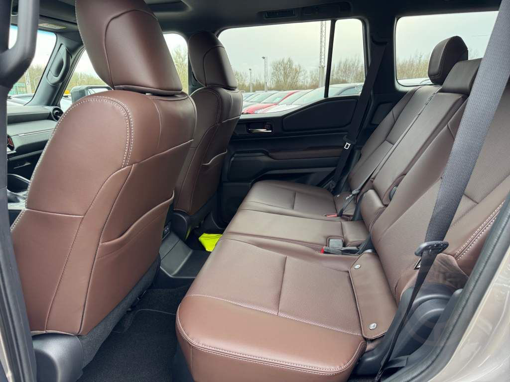 Toyota Land Cruiser 2.8 D-4D AT Executive+7-Sitzer+Schi