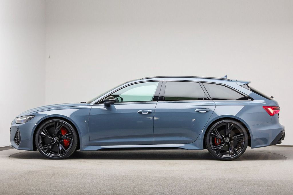 Audi RS 6 Avant HUP*KERAMIK*305KMH*LASER*AHK*PANO