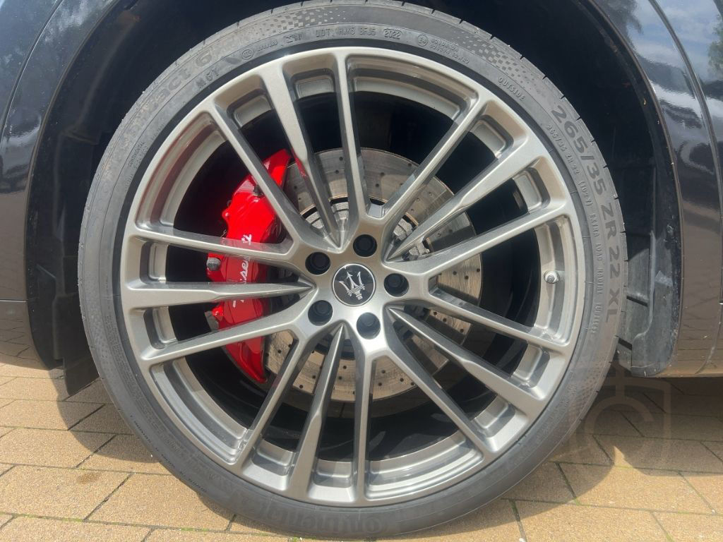 Maserati Levante TROFEO MY23 V8 580PS AWD Nero&Nero