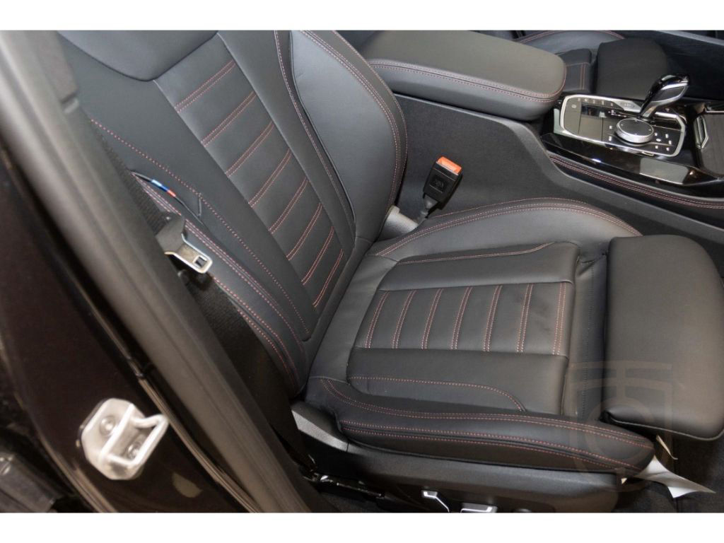 BMW X4 xDrive30dMSport+AHK+Panorama+HUD+Leder+StandH