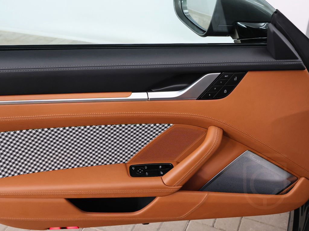 Porsche 911 Turbo S / Heritage Design Classic package
