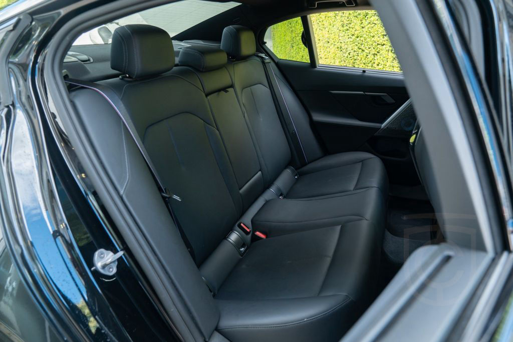 BMW M5 Limousine/ DRIVING PROF. / COMFORT PAKET/ B&W