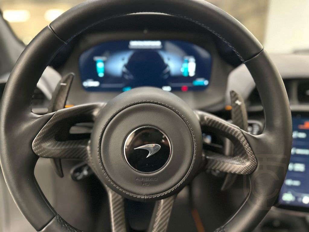 McLaren Artura / MSO Volcano Yellow / Full Carbon Fibre