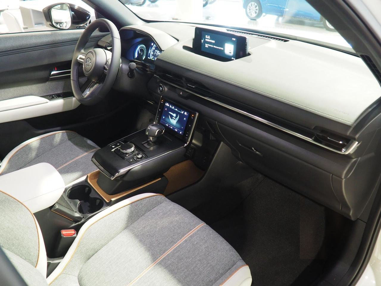 Mazda MX-30 First Edition e-SKYACTIV KAMPANJUTGÅVA 1.99% Rän