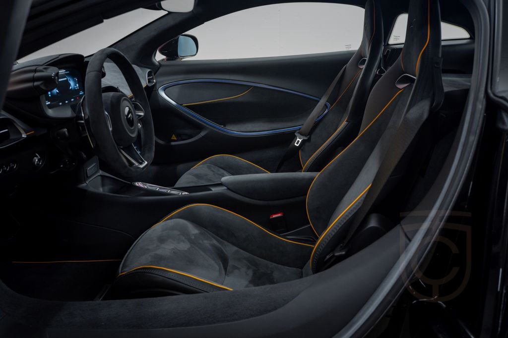 McLaren ARTURA COUPE STOCK LIKE NEW PERFECT CONDITION