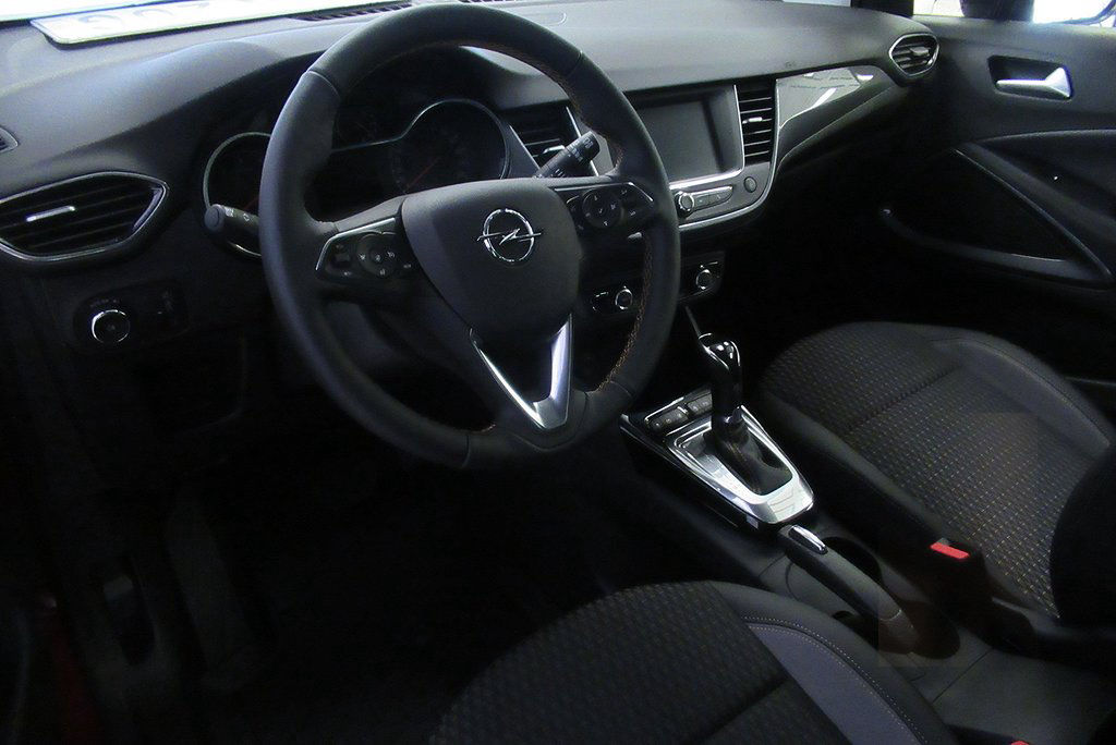 Opel Crossland X Dynamic 130Hk automat
