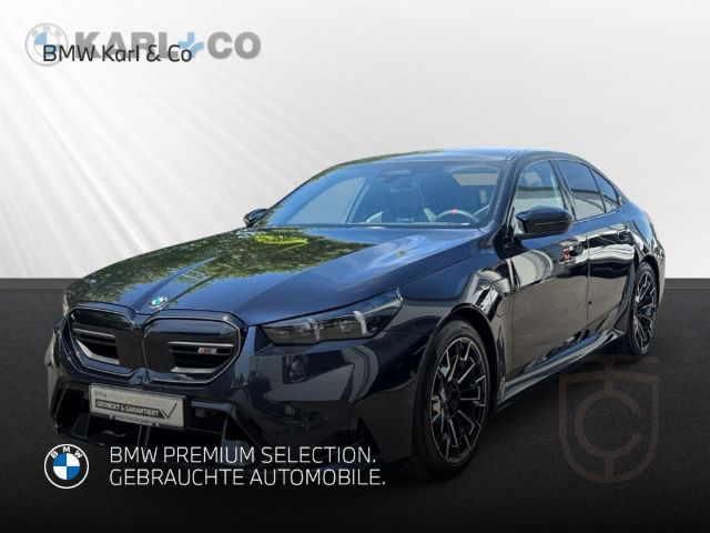 BMW M5 Limousine Carbon B&W Panorama IconicGlow LHZ