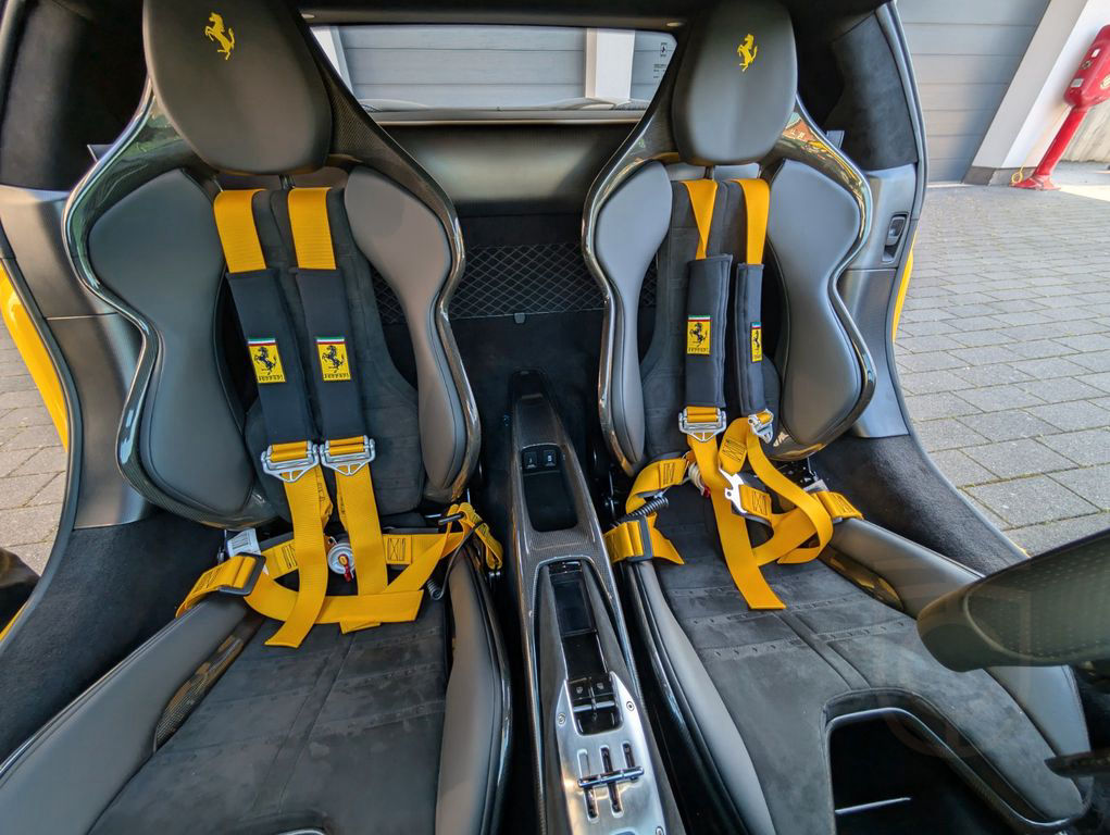 Ferrari 296 GTB/Voll PPF/Daytona Racing Sitze/LED Lenkra