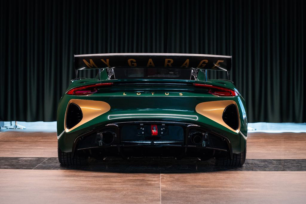 Lotus Emira GT4 RACECAR