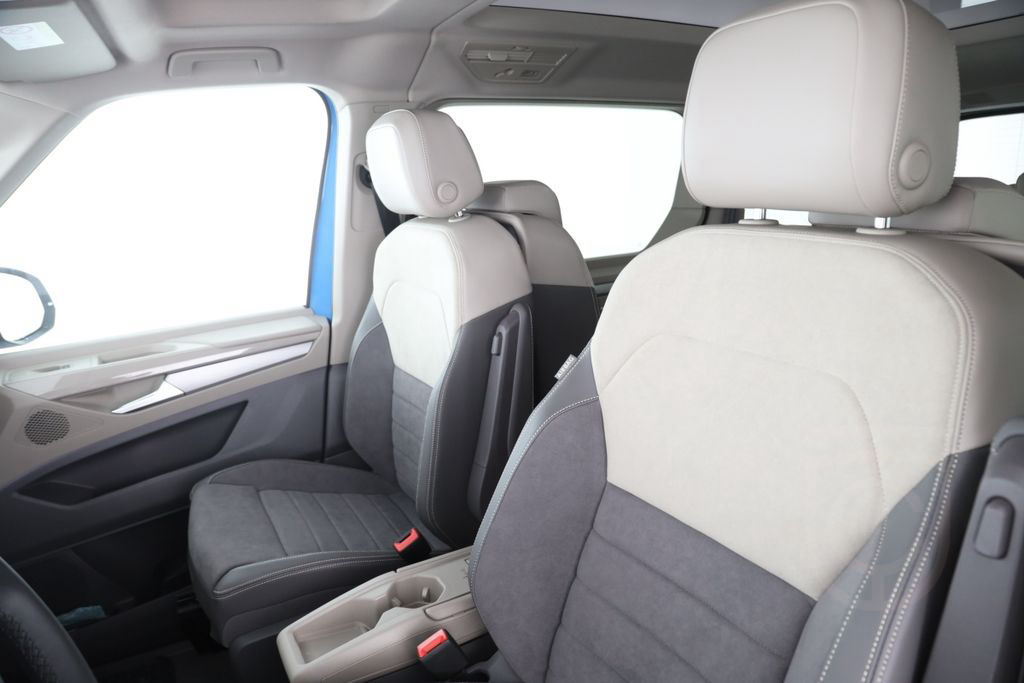 Volkswagen T7 Multivan KÜ 2.0 TDI DSG STYLE | DCC | PANO |