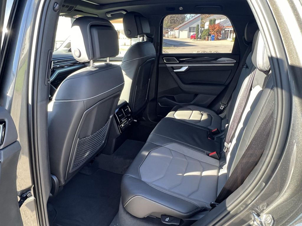 Volkswagen Touareg 3.0 TDI 4M R-Line AHK PANO DYNAUDIO