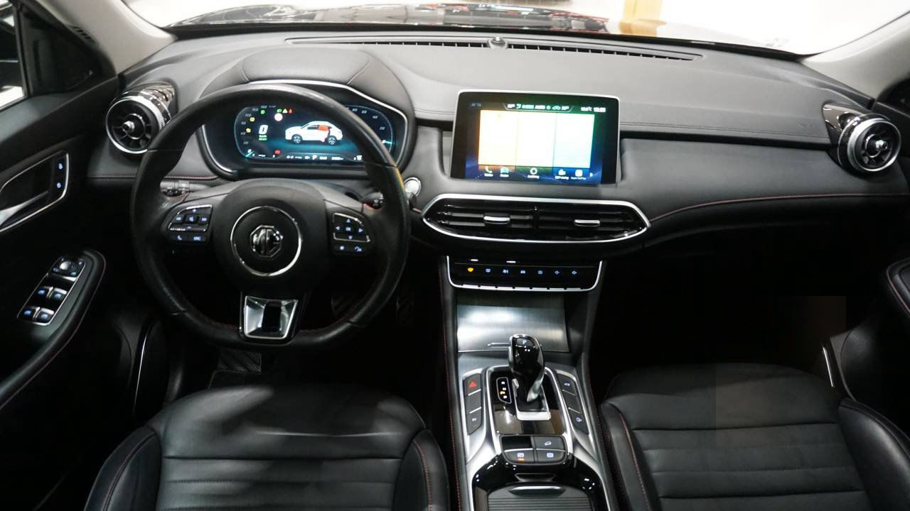 MG EHS PLUG-IN HYBRID LUXURY