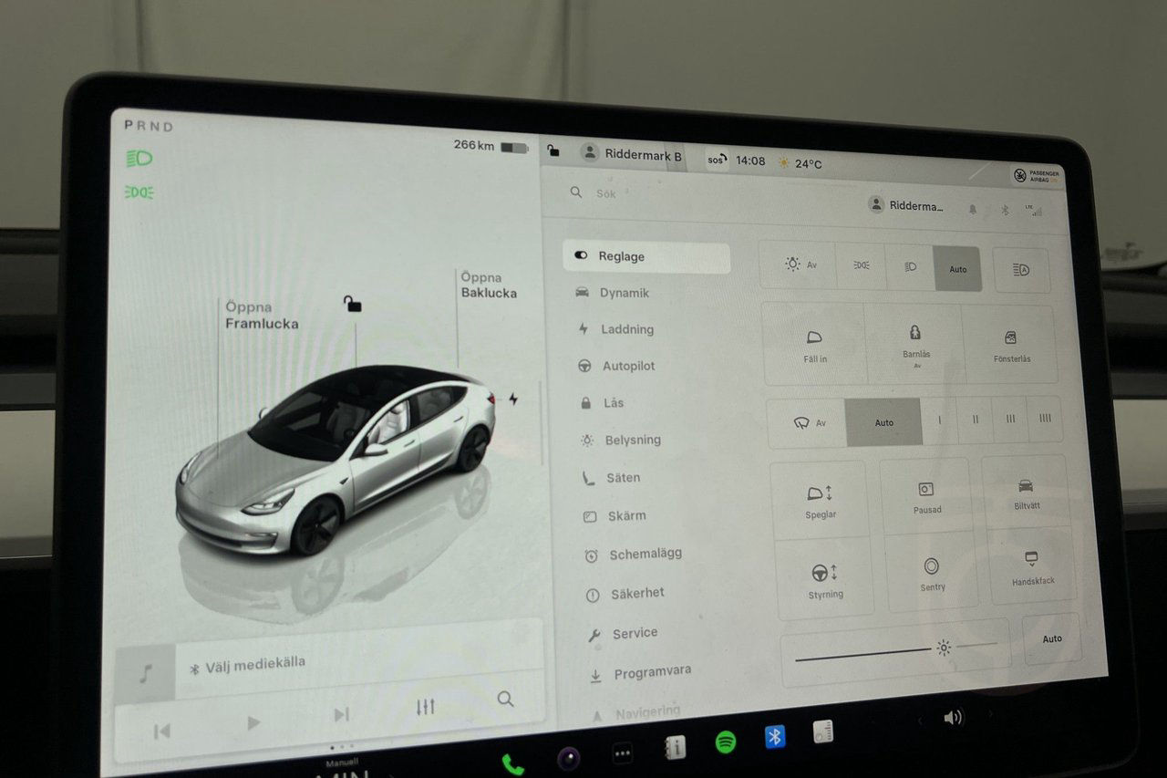 Tesla Model 3 Long Range AWD Autopilot Ljus