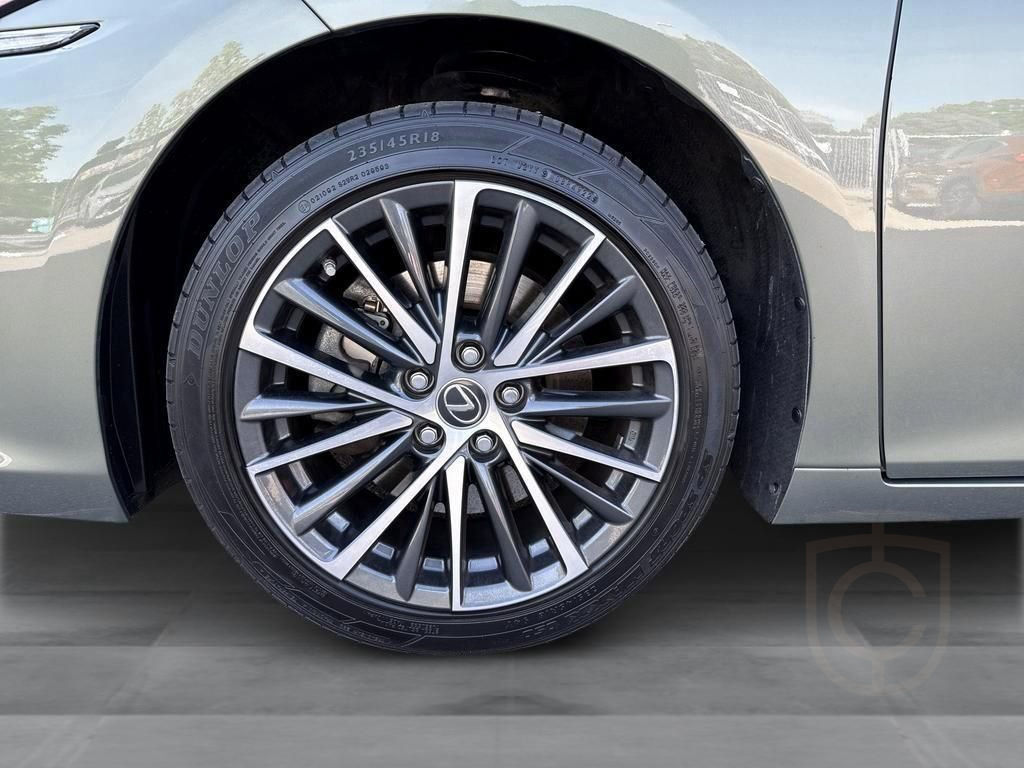 Lexus ES 300h 2.5 E-CVT Limited Edition