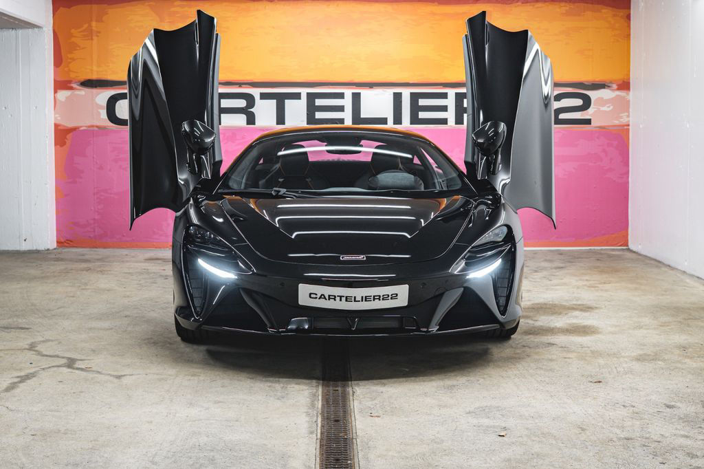 McLaren ARTURA COUPE STOCK LIKE NEW PERFECT CONDITION