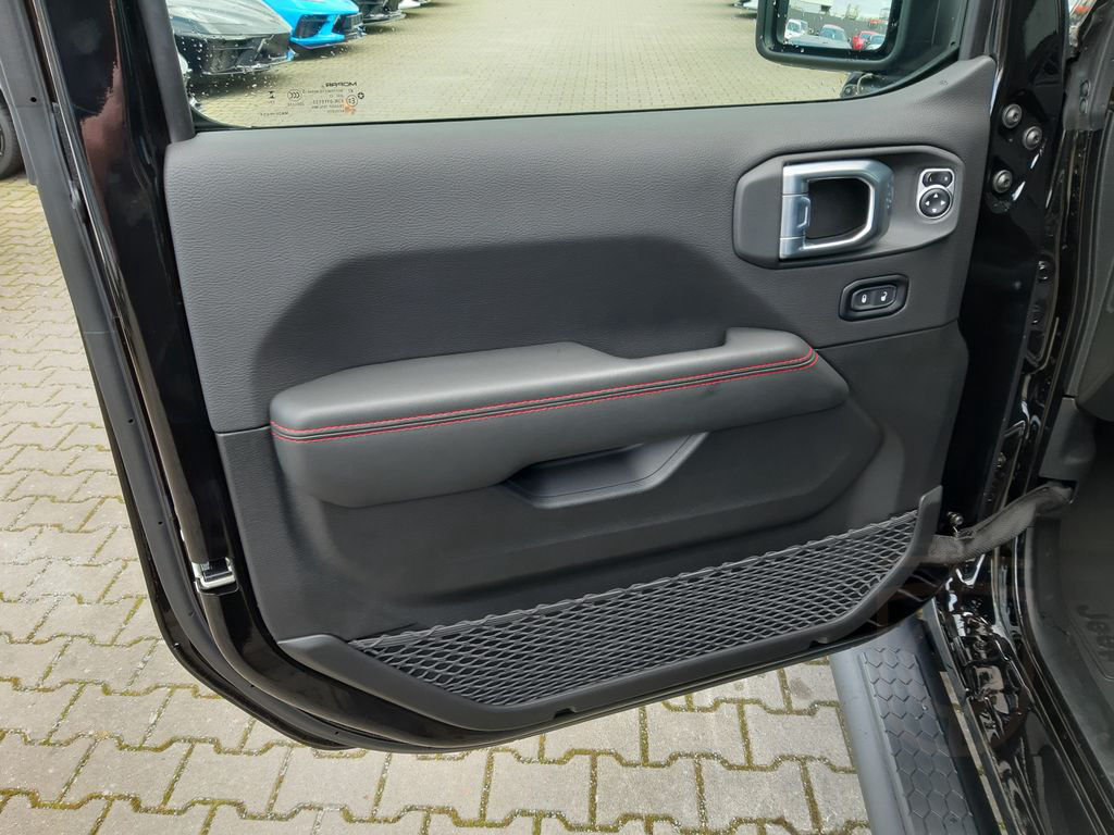 Jeep Wrangler Rubicon My 24 mit SkyOne Touchdach