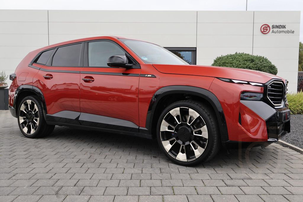 BMW XM "INDIVIDUAL" B&W-AHK-Massage-DriversP.-Iconic