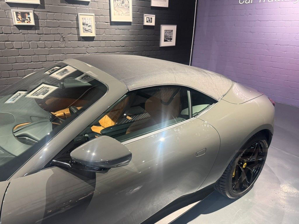 Ferrari Roma Spider / I Hand / 720 KM /