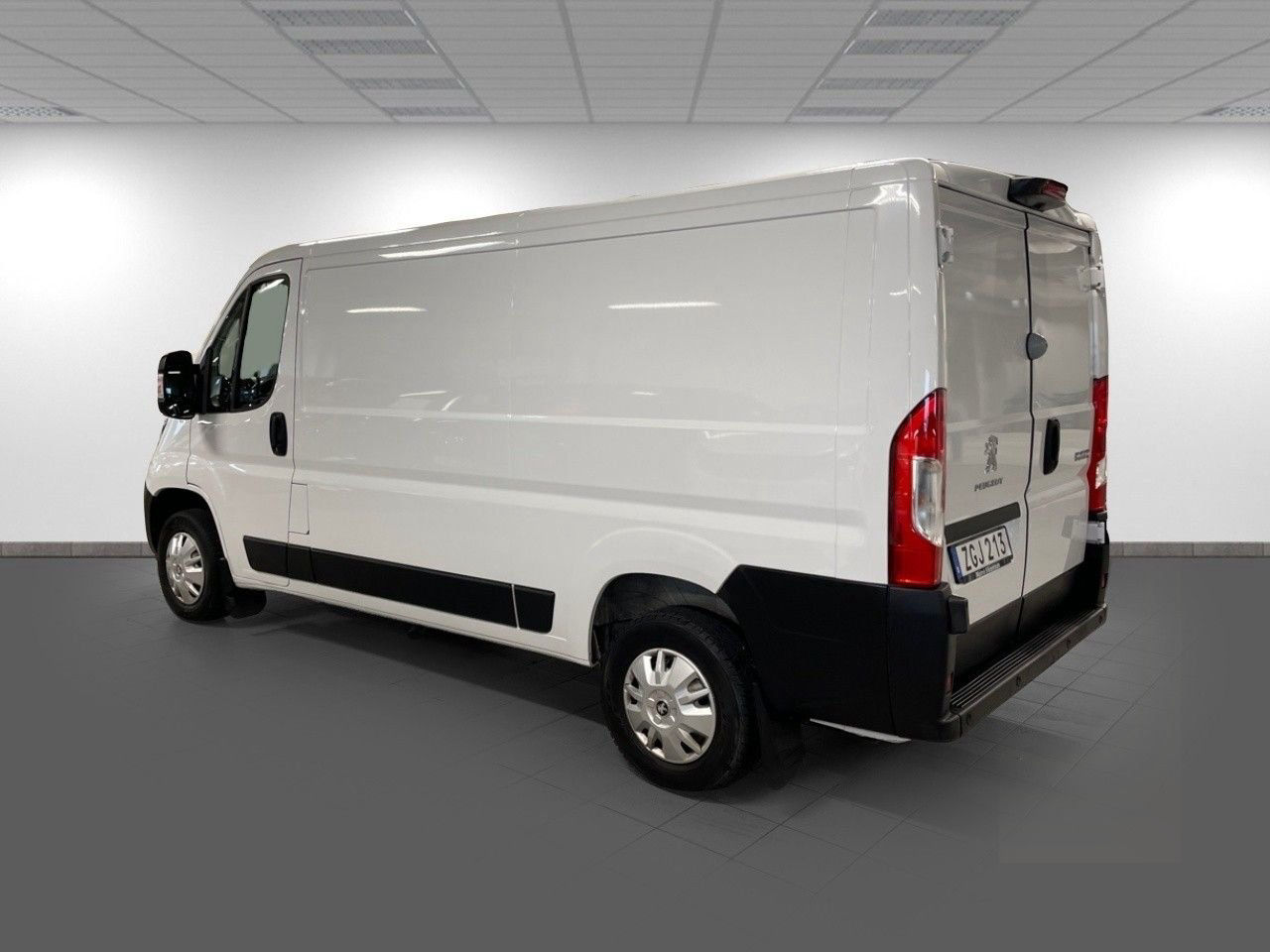 Peugeot Boxer Van 335 2.2 BlueHDi