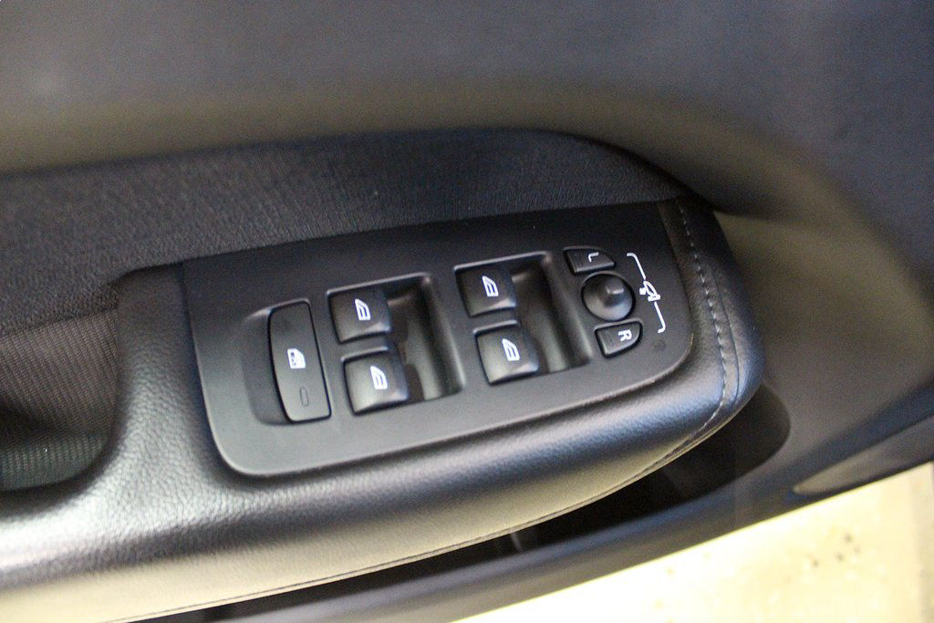 Volvo XC60 T5 AWD Momentum KAMPANJ RÄNTA 2,99% Aut VOC Dragkrok Navi 250hk