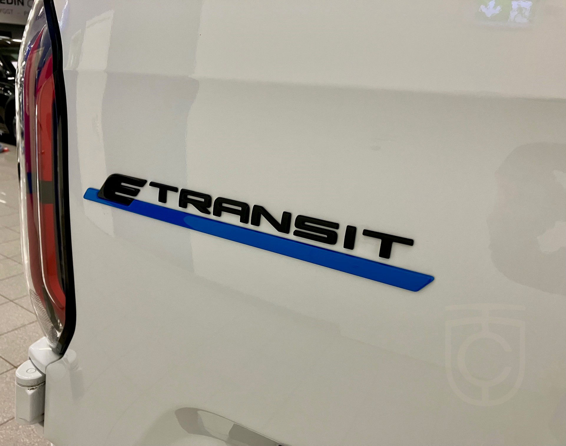 Ford E-Transit Custom 320