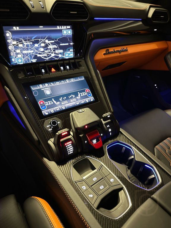 Lamborghini Urus S Pano 23" 3D B & O Carbon Style Massage