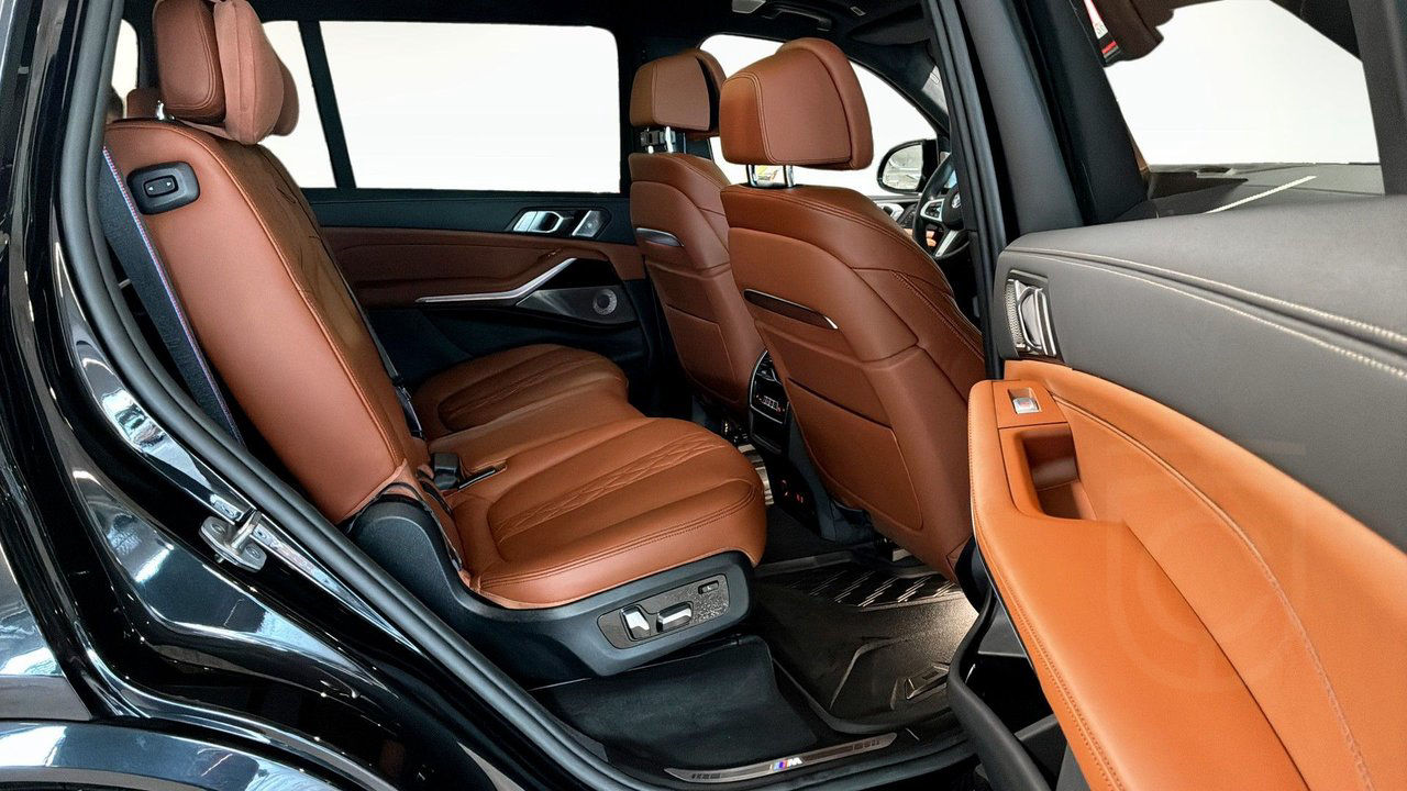 BMW X7 xDrive40i B&W